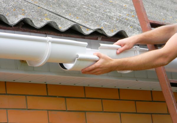 Cost of Gutter Hanging in Lutz